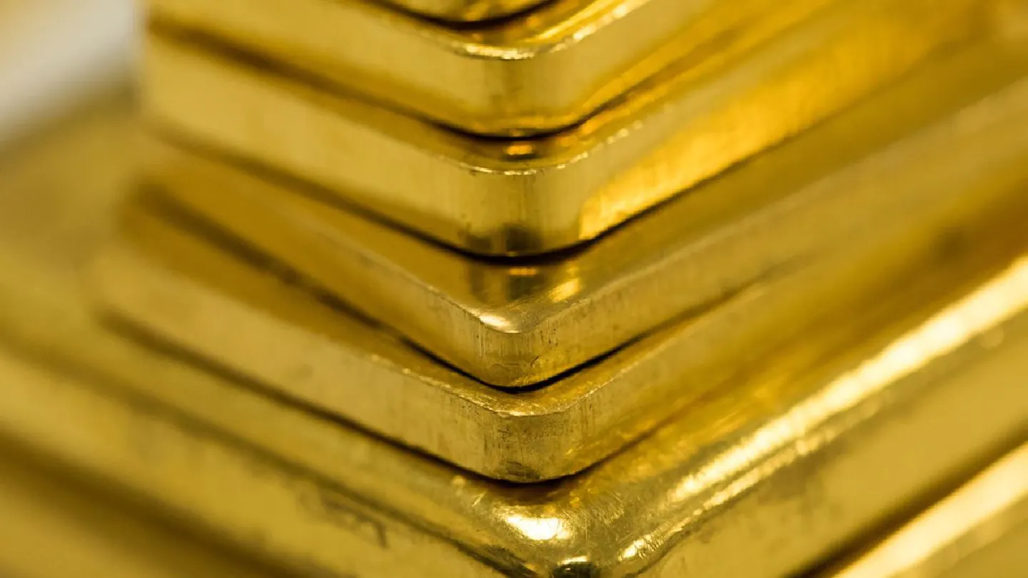 Gold climbs from seven-week low after bond yields retreat