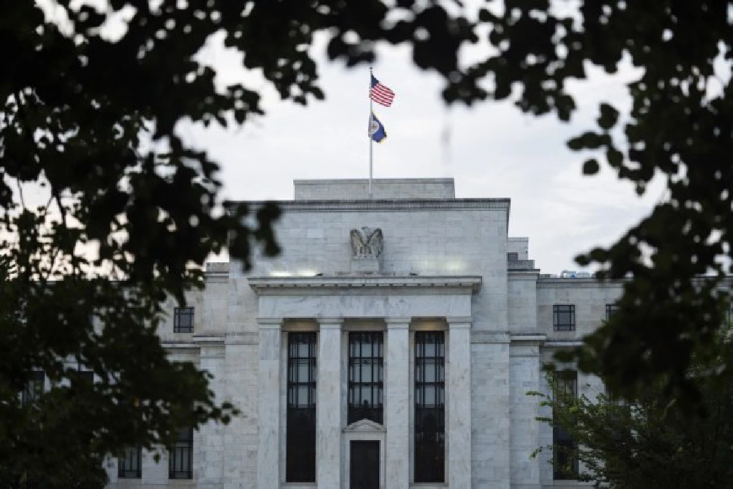 U.S. Fed officials prepare for tapering asset purchases in November: media
