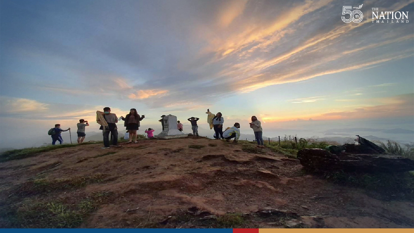 Tourists flock to Phu Chi Fa National Park after CCSA lifts Covid-19 restrictions