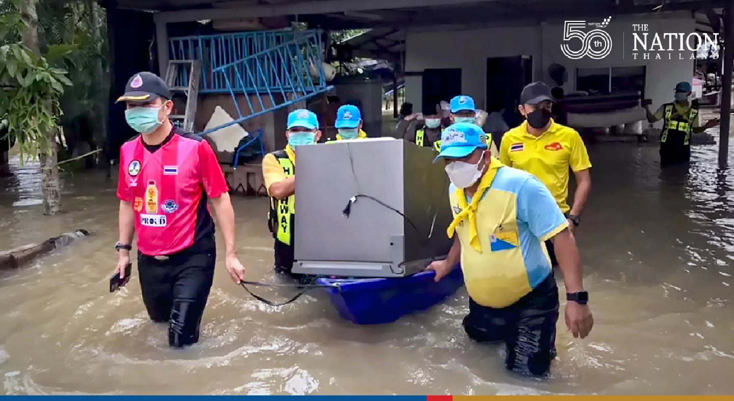 Transporting dead Covid-19 patients a tough task as Nakhon Ratchasima hospital flooded Transporting dead Covid-19 patients a tough task as Nakhon Ratchasima hospital flooded