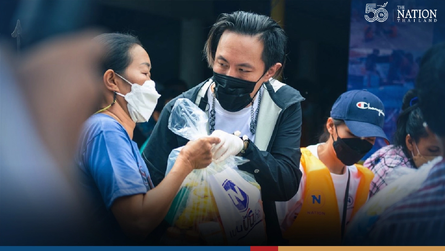 Nation delivers survival bags to flood victims in Suphan Buri Nation delivers survival bags to flood victims in Suphan Buri