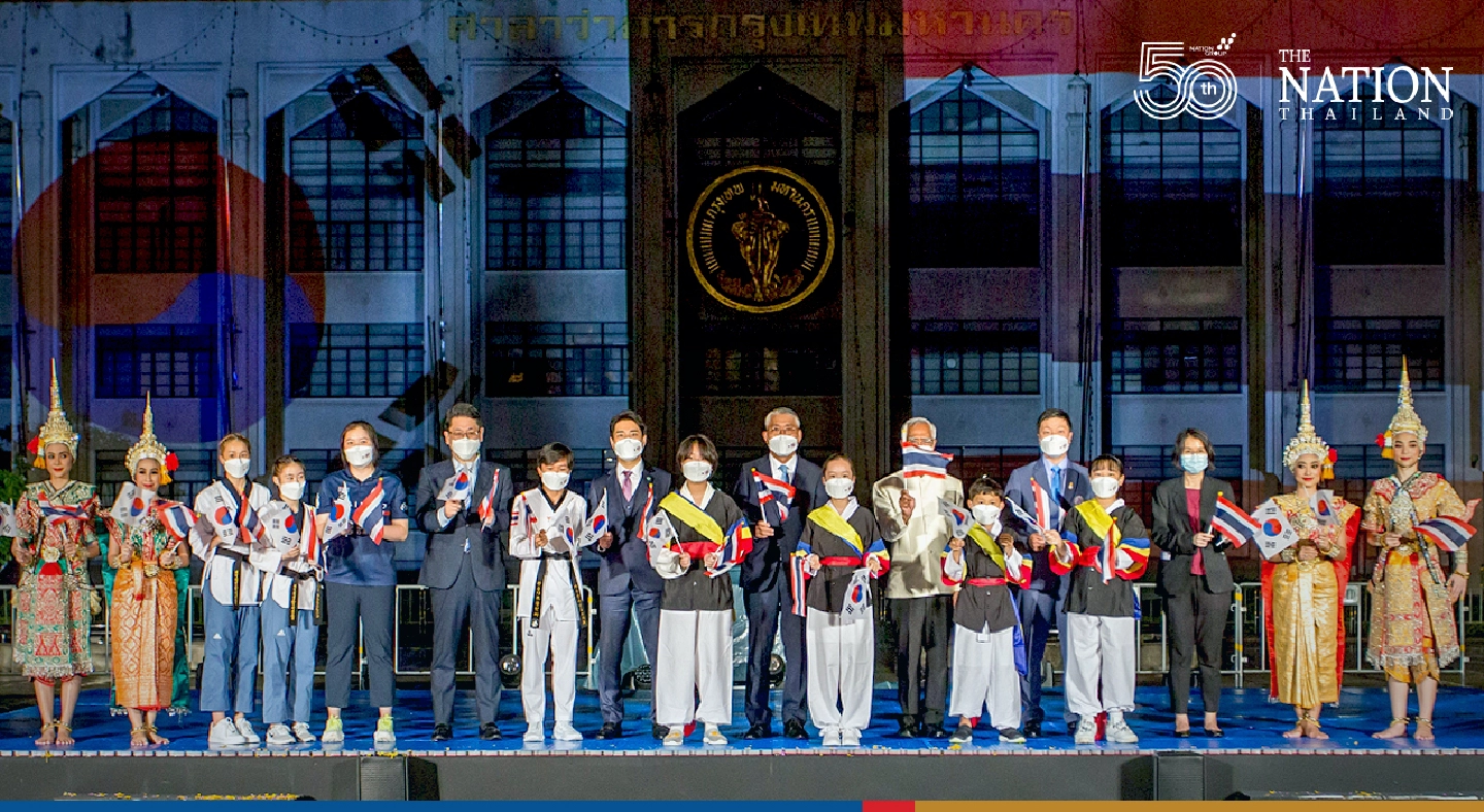 Bangkok City Halls facade becomes the background of Korean and Thai culture on Korean National Day