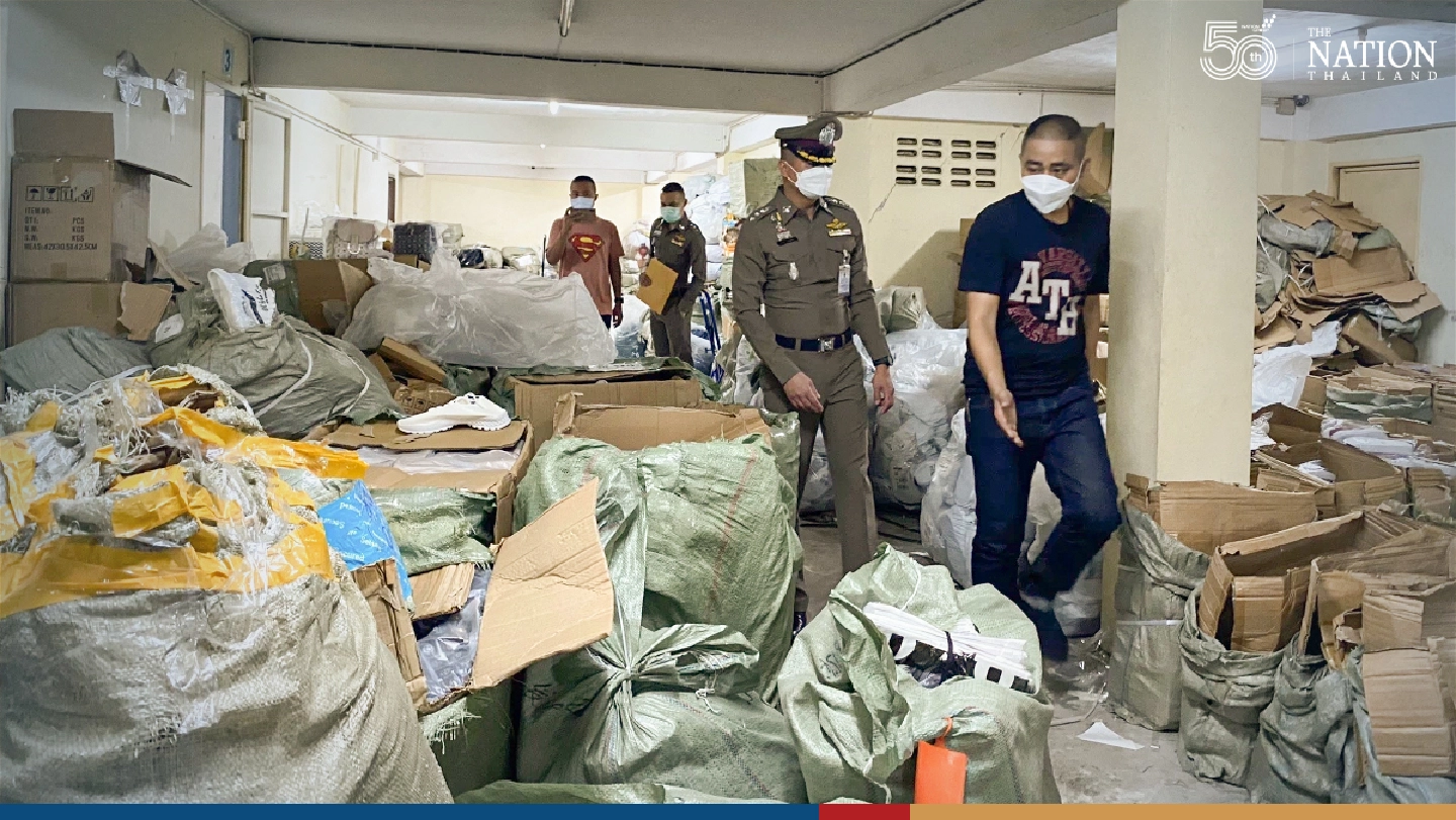 Chinese man nabbed in Bangkok with fake goods worth over THB16 million Chinese man nabbed in Bangkok with fake goods worth over THB16 million