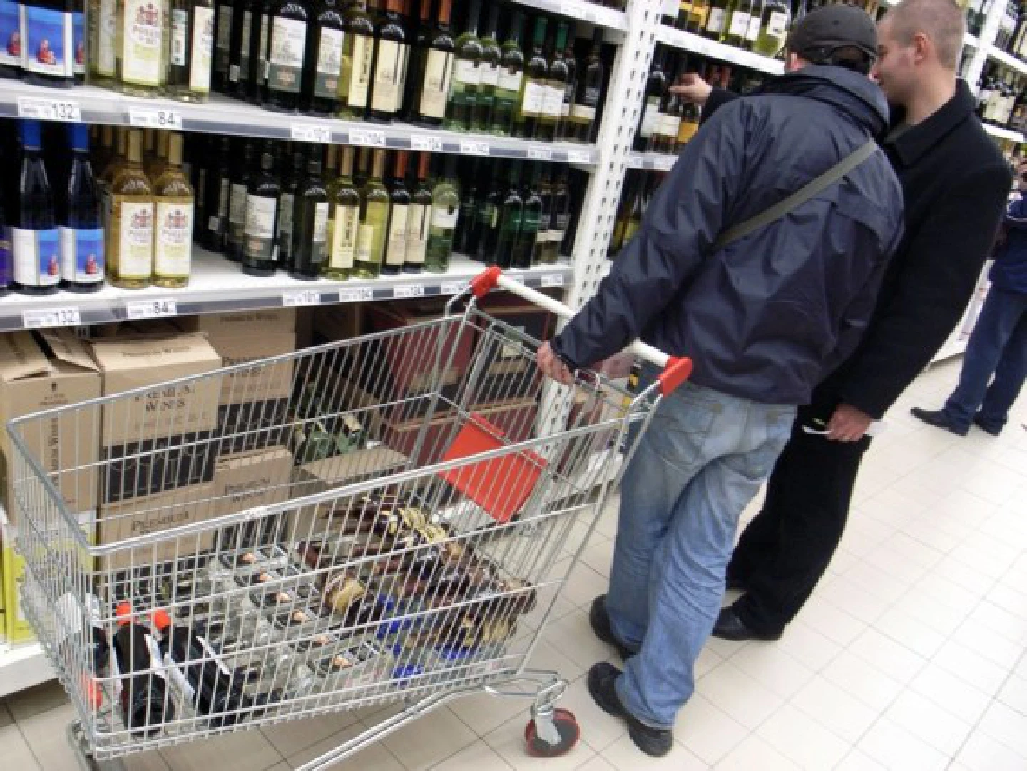32 killed by surrogate alcohol in Russia 32 killed by surrogate alcohol in Russia