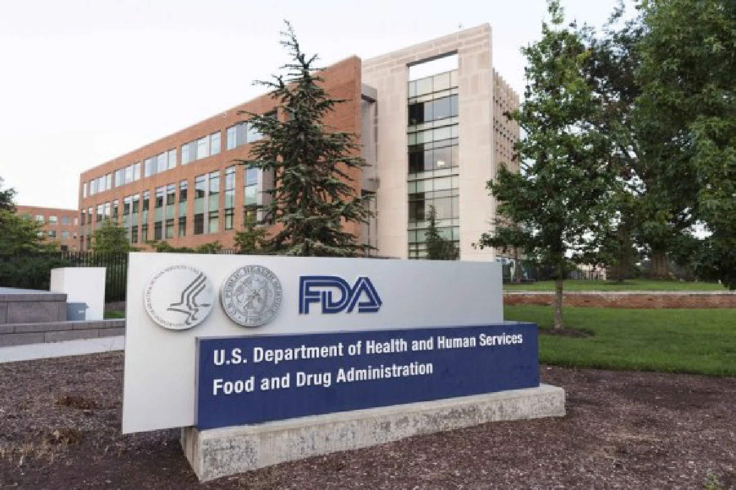 U.S. vaccination plods on as COVID-19 claims over 700,000 lives U.S. vaccination plods on as COVID-19 claims over 700,000 lives