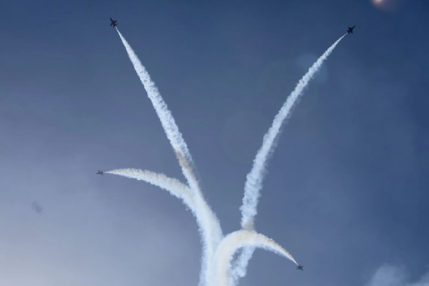 Leading airshow returns to Southern California after a year off due to pandemic