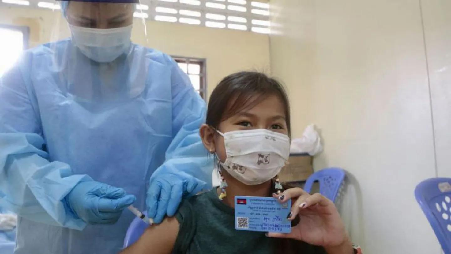Phnom Penh governor: Show Covid-19 vaccination cards, or else