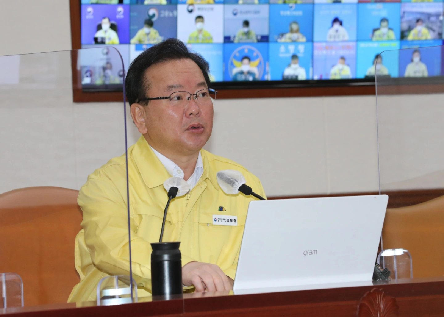 [South Korea] Govt. to raise gathering size limit to 8 under new distancing rules: PM