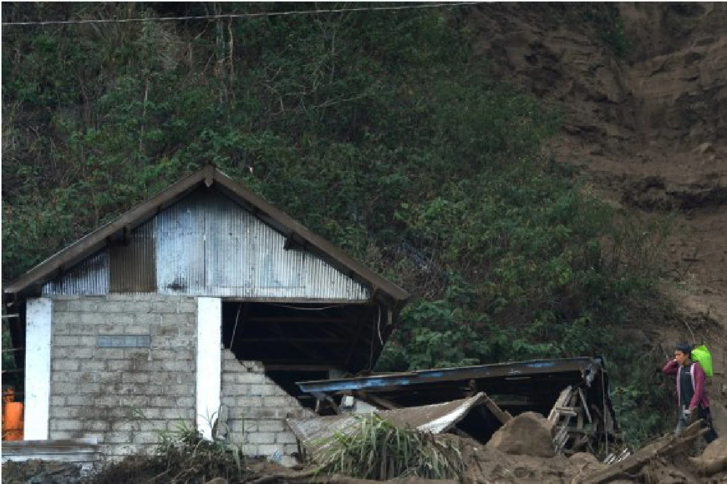 3 killed, 7 injured as quake hits Indonesias Bali 3 killed, 7 injured as quake hits Indonesias Bali
