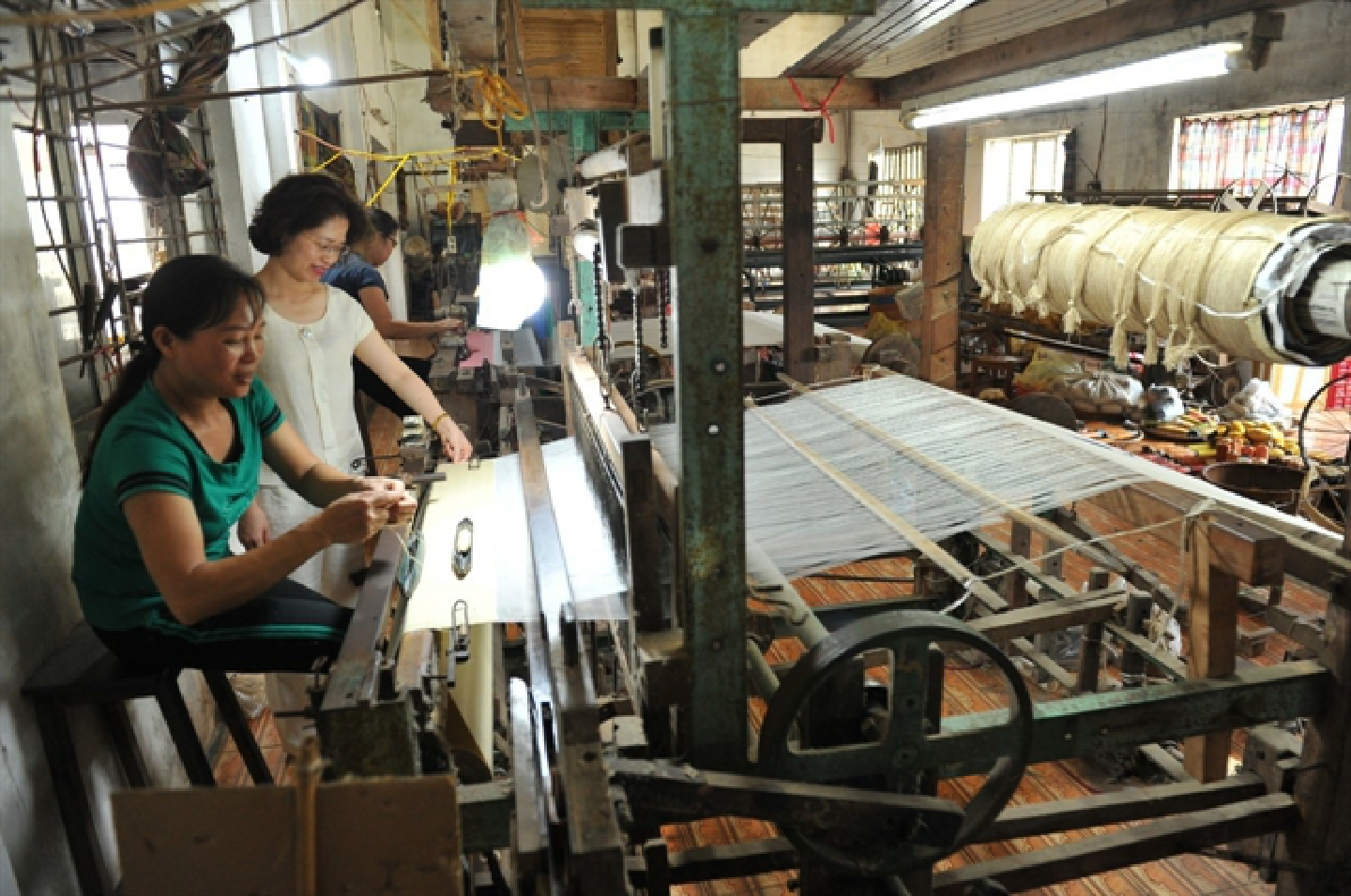 Silk artisan keeps production going despite pandemic Silk artisan keeps production going despite pandemic
