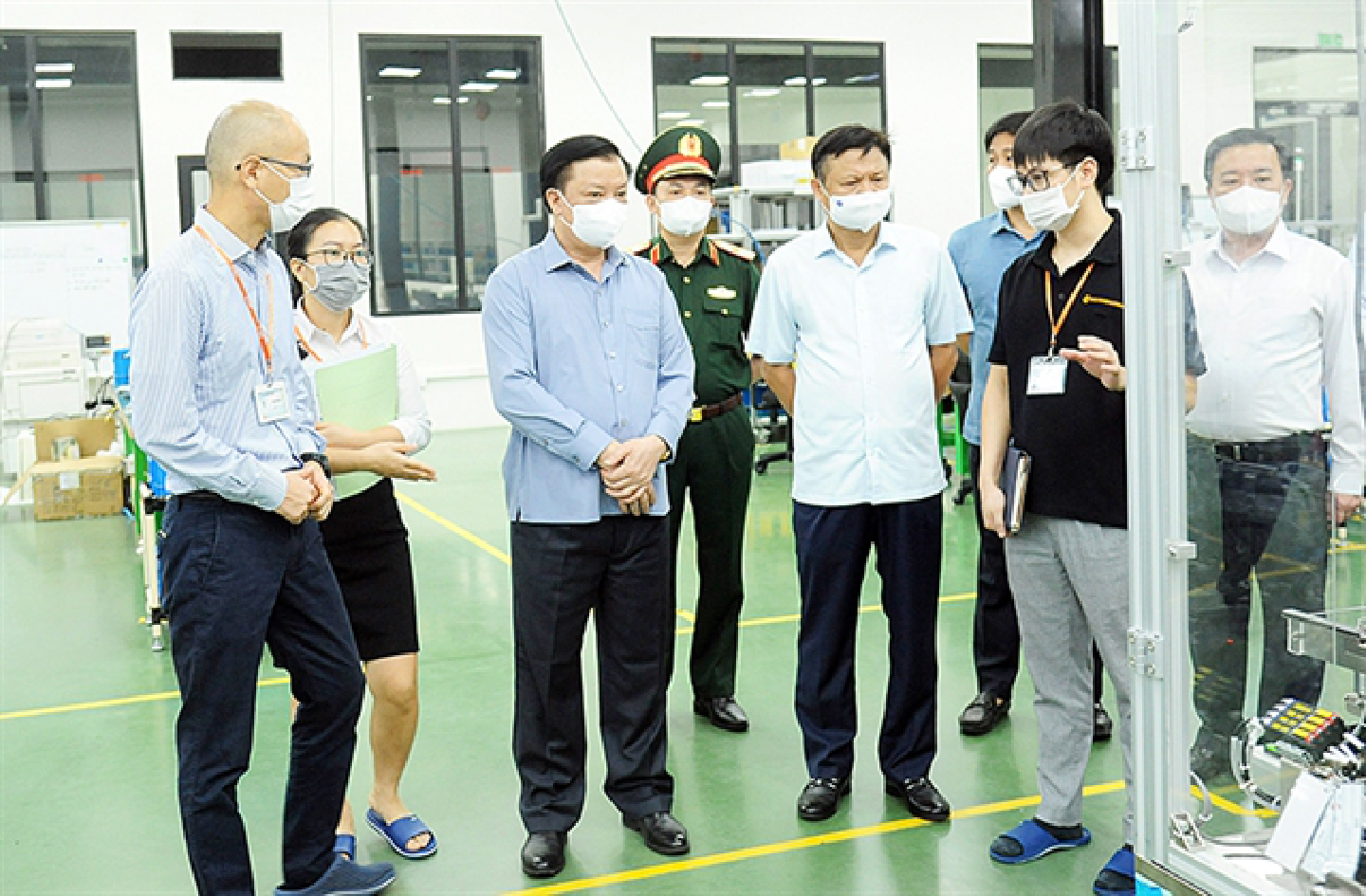 Hanoi plans to start economic recovery while living safely with COVID-19 Hanoi plans to start economic recovery while living safely with COVID-19