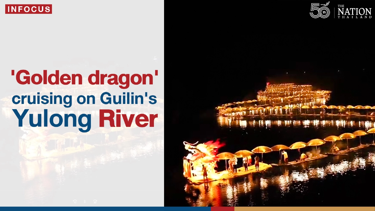 Golden dragon cruising on Guilins Yulong River