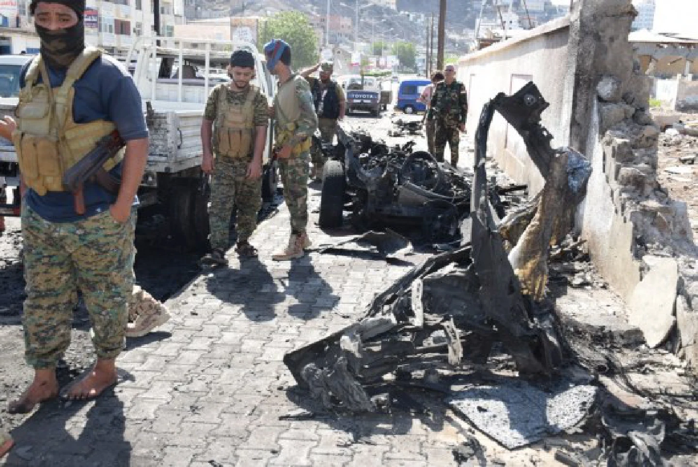5 killed in explosion targeting Yemeni govt officials in Aden