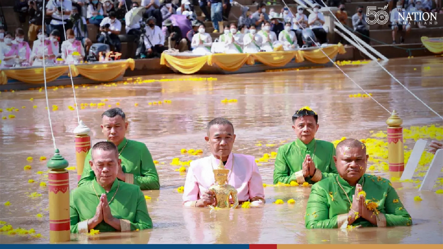 Phetchabun holds annual ceremony submerging Buddha statue Phetchabun holds annual ceremony submerging Buddha statue