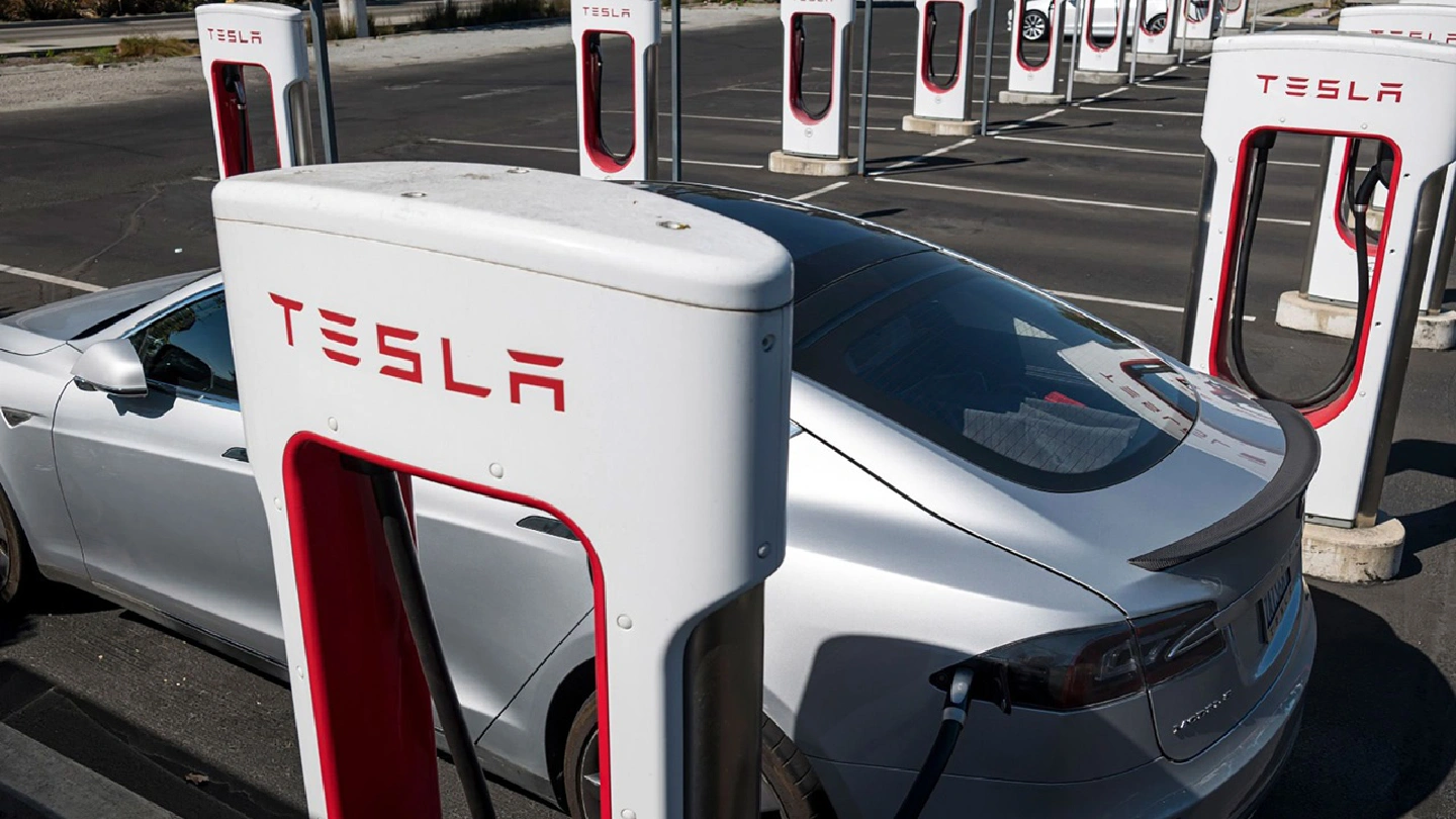 Teslas $1 trillion valuation belies revenue position Teslas $1 trillion valuation belies revenue position