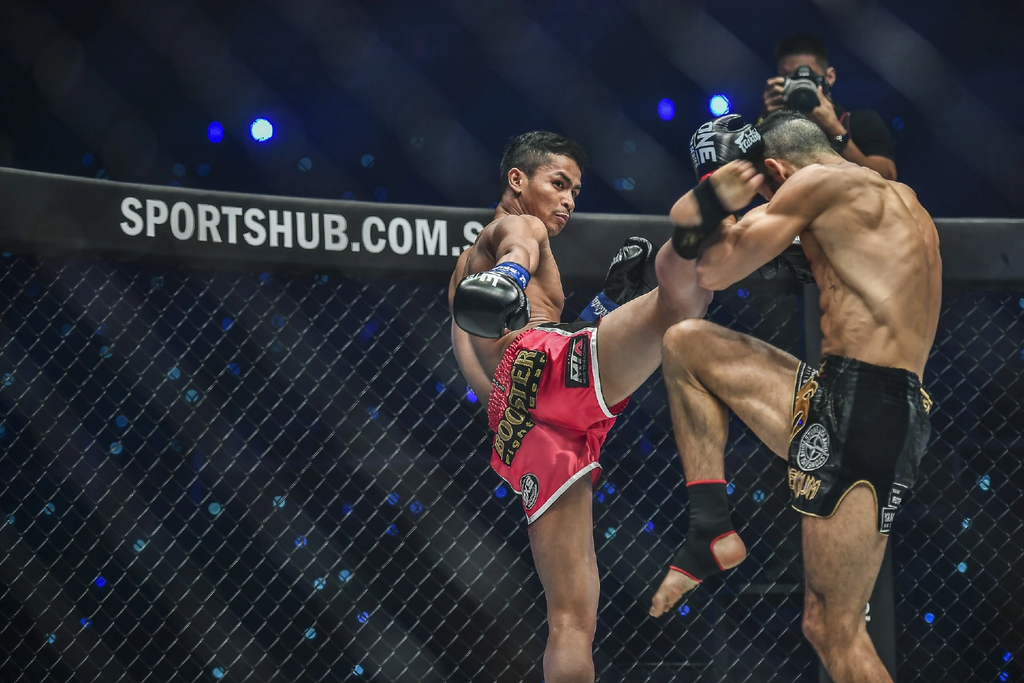 Superbon Captures Inaugural ONE Featherweight Kickboxing World Title With Shocking KO Of Giorgio Petrosyan