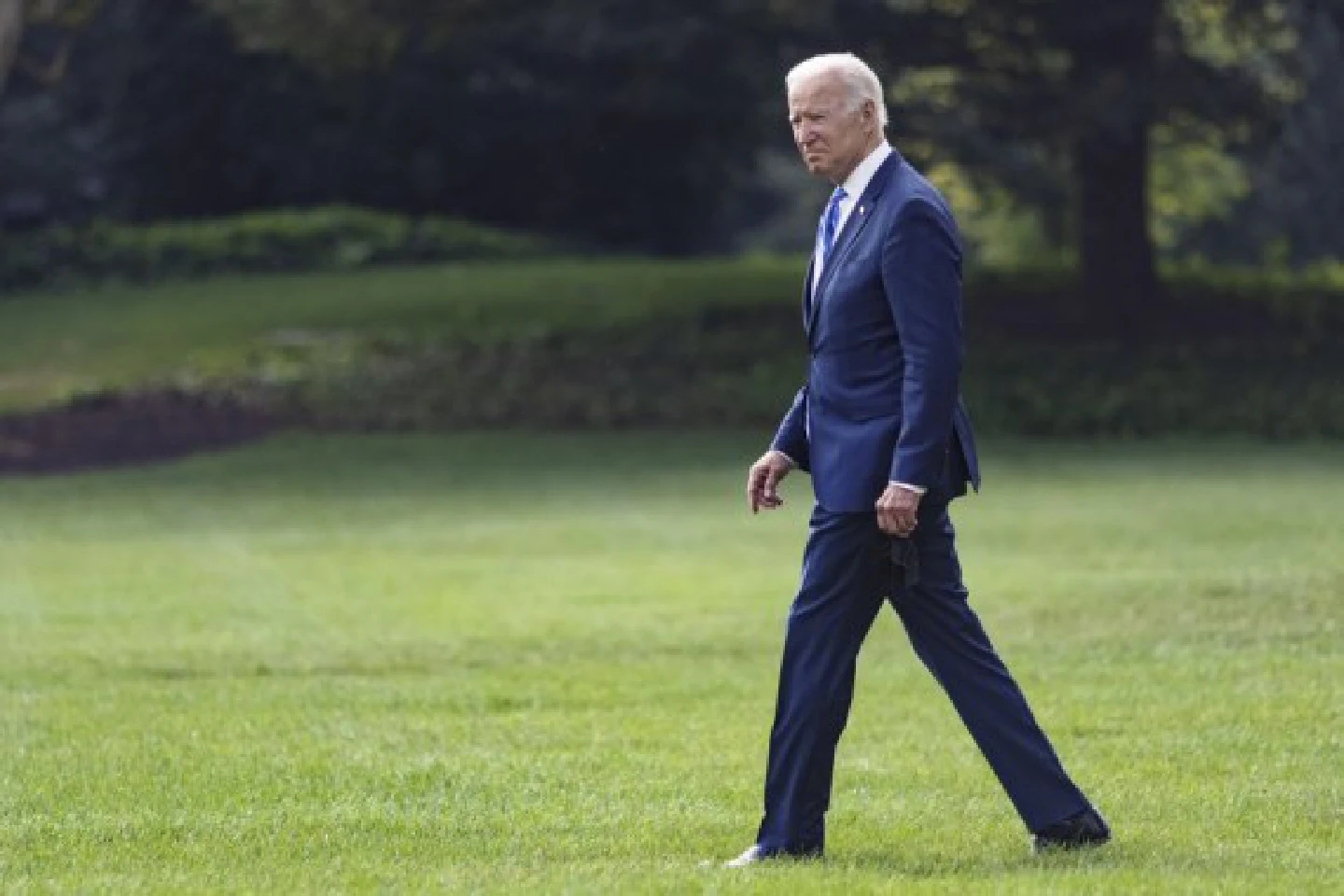 Biden urges U.S. businesses to implement vaccine requirements amid pushback