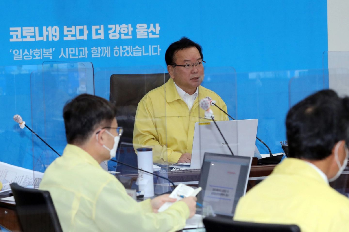 Up to 10 allowed to gather in Seoul regardless of vaccination: PM Up to 10 allowed to gather in Seoul regardless of vaccination: PM