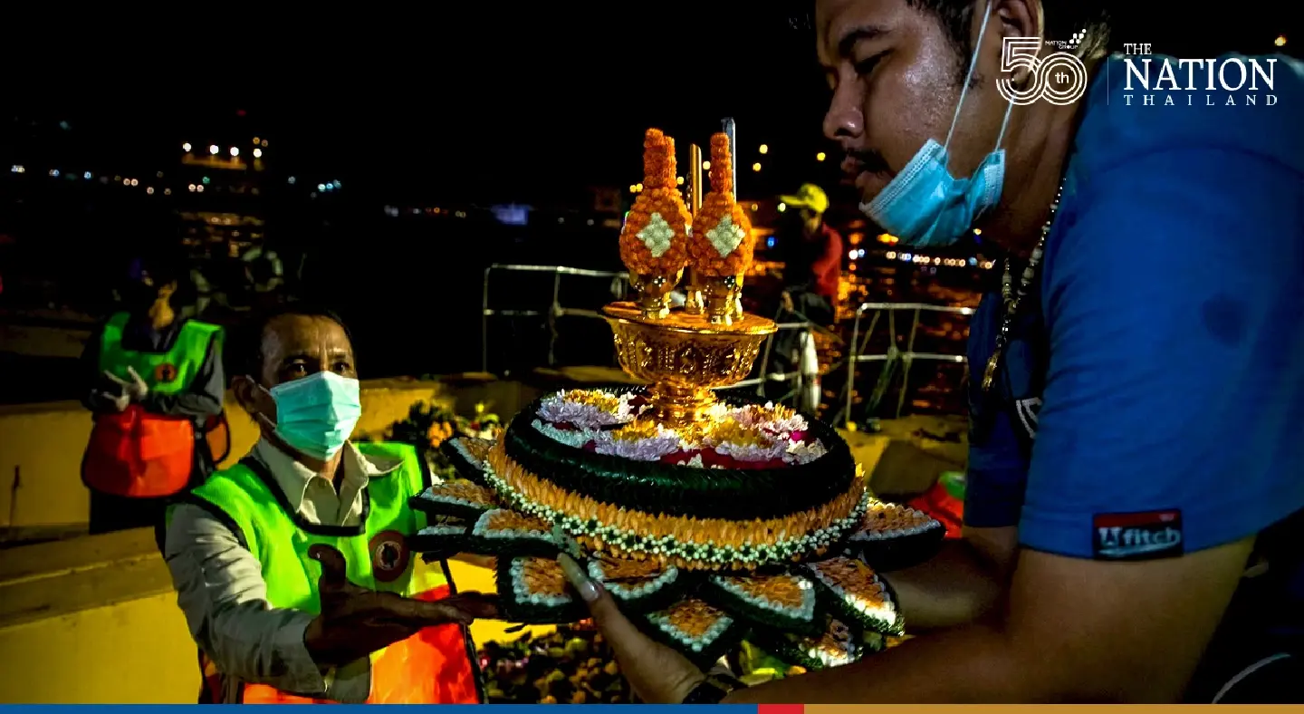 BMA sweeps Bangkok waterways clean after Loy Krathong, most floats eco-friendly BMA sweeps Bangkok waterways clean after Loy Krathong, most floats eco-friendly