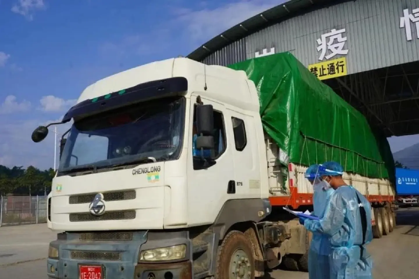 Two Myanmar-China border crossings reopen for trade Two Myanmar-China border crossings reopen for trade
