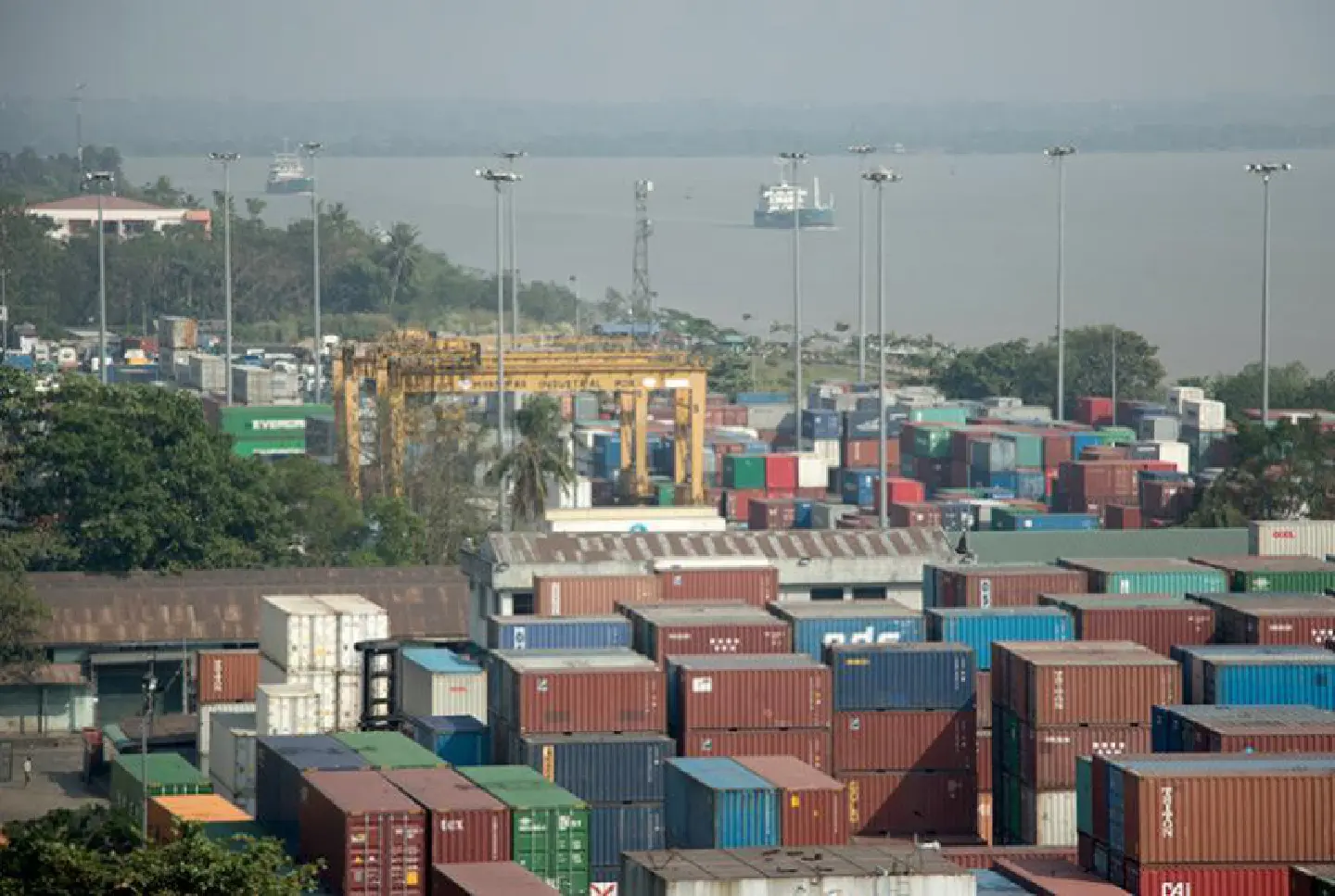 Myanmar’s foreign trade value falls by nearly $310m in over a month compared to last year Myanmar’s foreign trade value falls by nearly $310m in over a month compared to last year