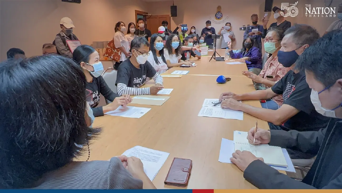 Garment workers fight for their right to survival, as police slap them with charges Garment workers fight for their right to survival, as police slap them with charges