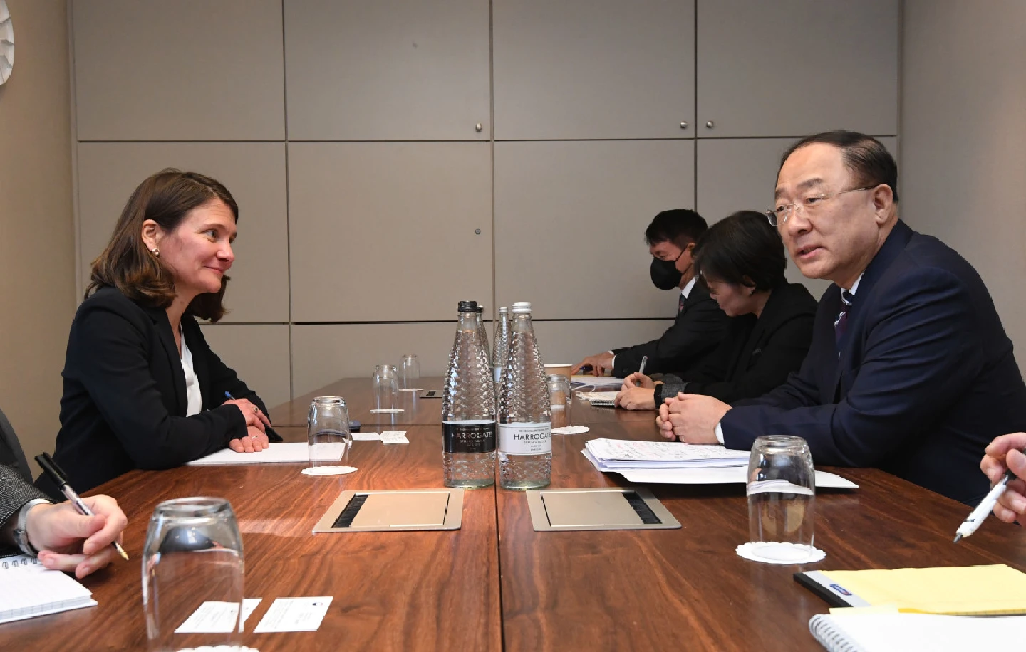 S. Korean economy to extend its recovery momentum: finance minister S. Korean economy to extend its recovery momentum: finance minister