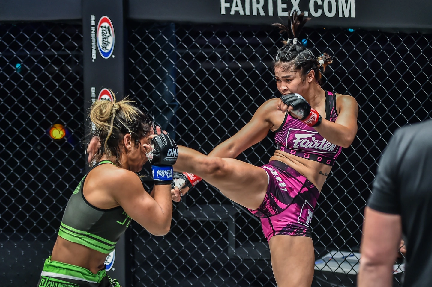 Stamp Fairtex Rises to No. 2 in ONE Atomweight Rankings, Overtakes Ham Seo Hee Stamp Fairtex Rises to No. 2 in ONE Atomweight Rankings, Overtakes Ham Seo Hee