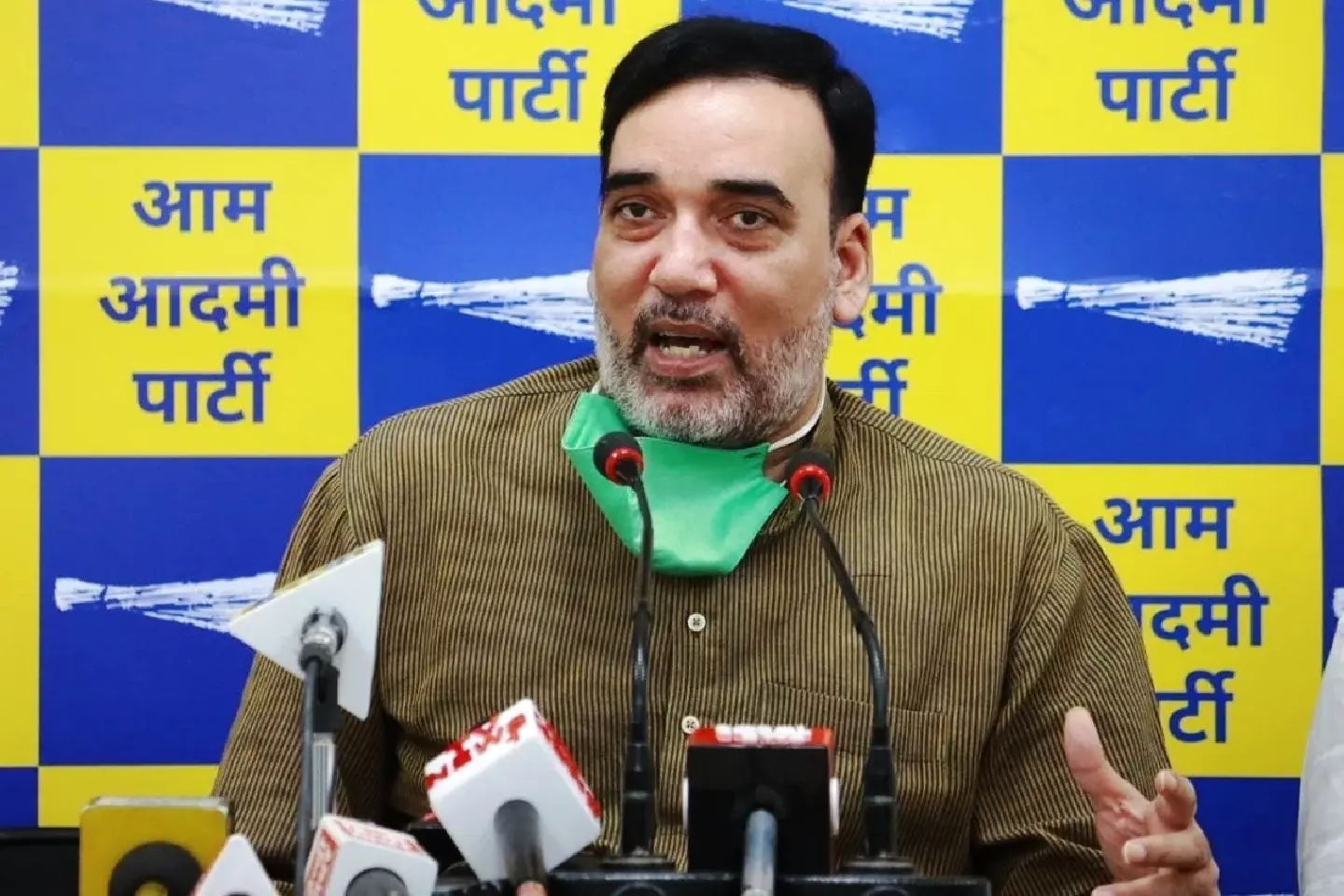 Only CNG, e-vehicles allowed to enter Delhi from Nov 27: Rai Only CNG, e-vehicles allowed to enter Delhi from Nov 27: Rai