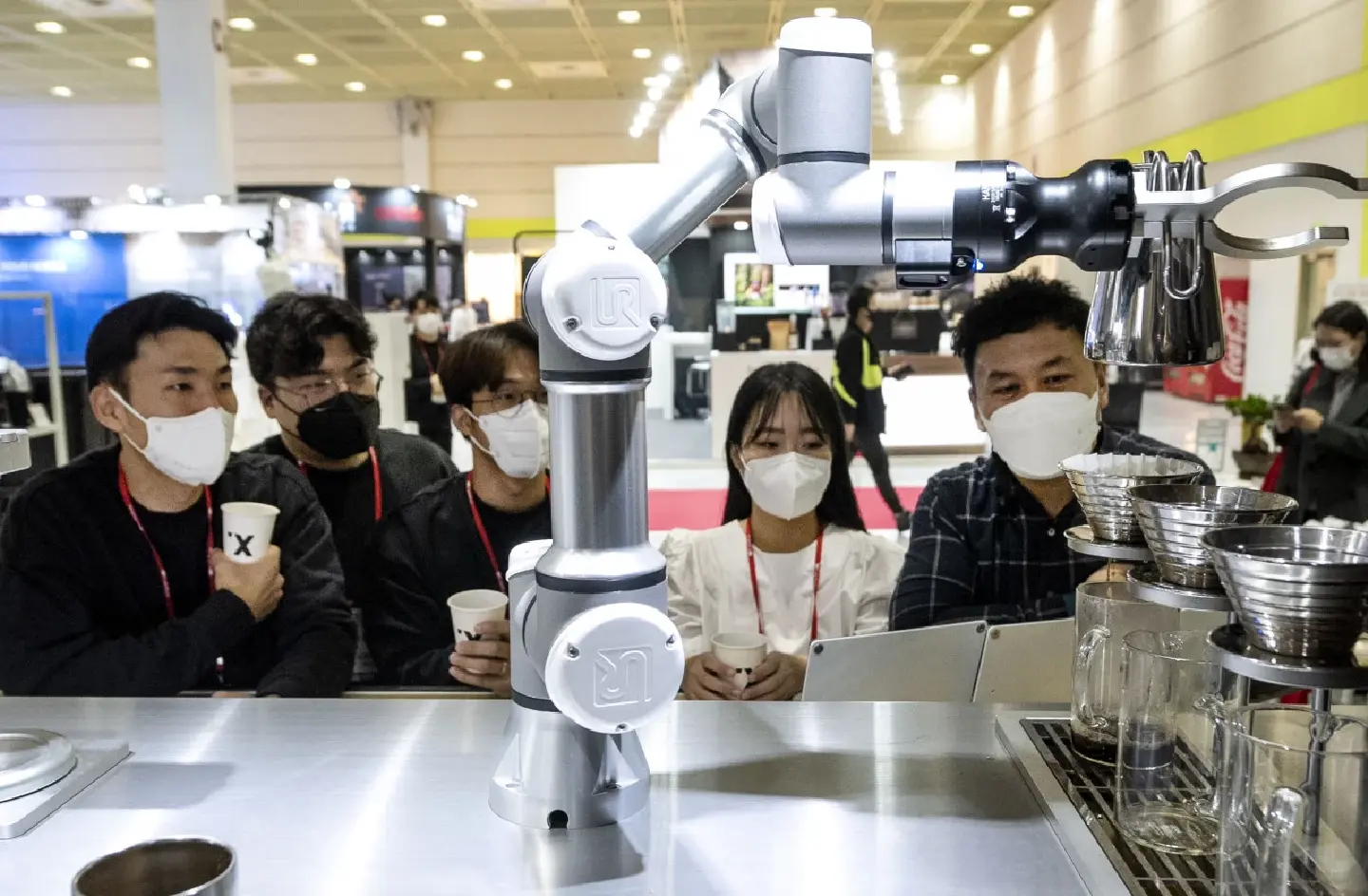 [Weekender] Who needs staff, when there are robots and tech-savvy customers?