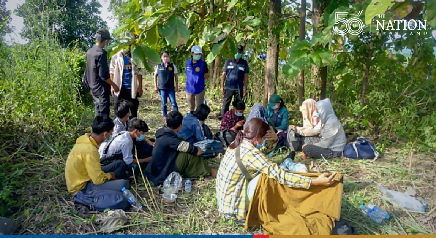 Kamphaeng Phet police rescue stranded illegal migrants, pick up 3 dead bodies