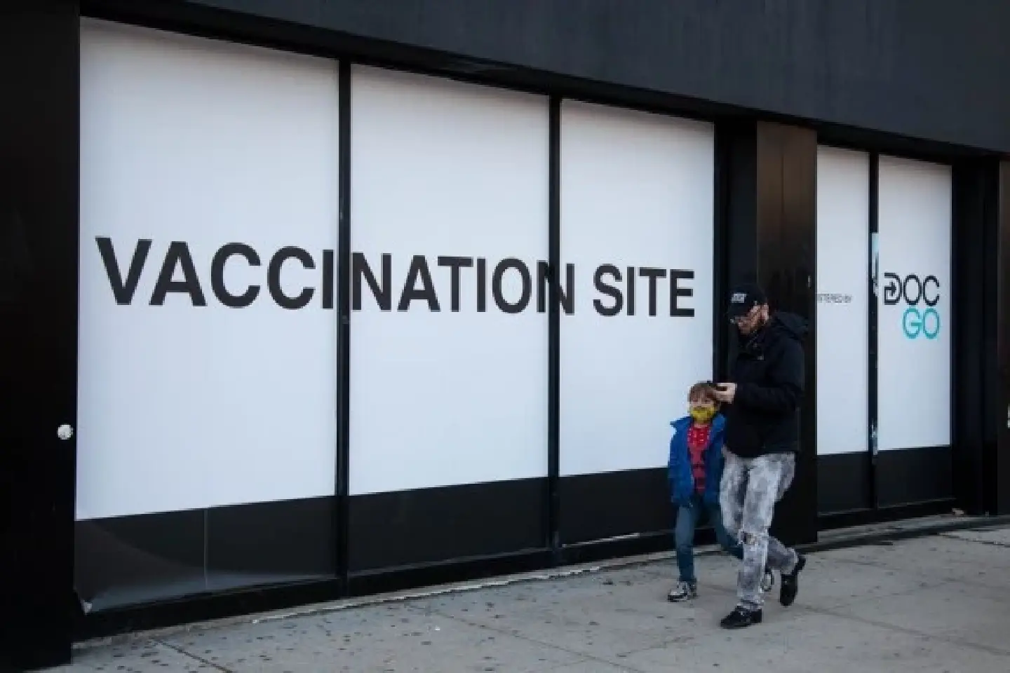 U.S. COVID-19 vaccination uneven, high rates among federal personnel
