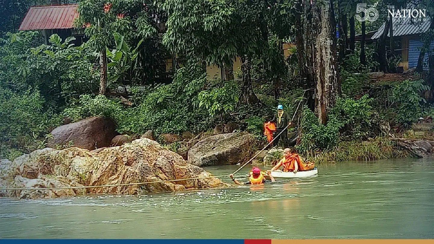 Heavy rain inundates Nakhon Si Thammarat, soldiers jump to rescue Heavy rain inundates Nakhon Si Thammarat, soldiers jump to rescue