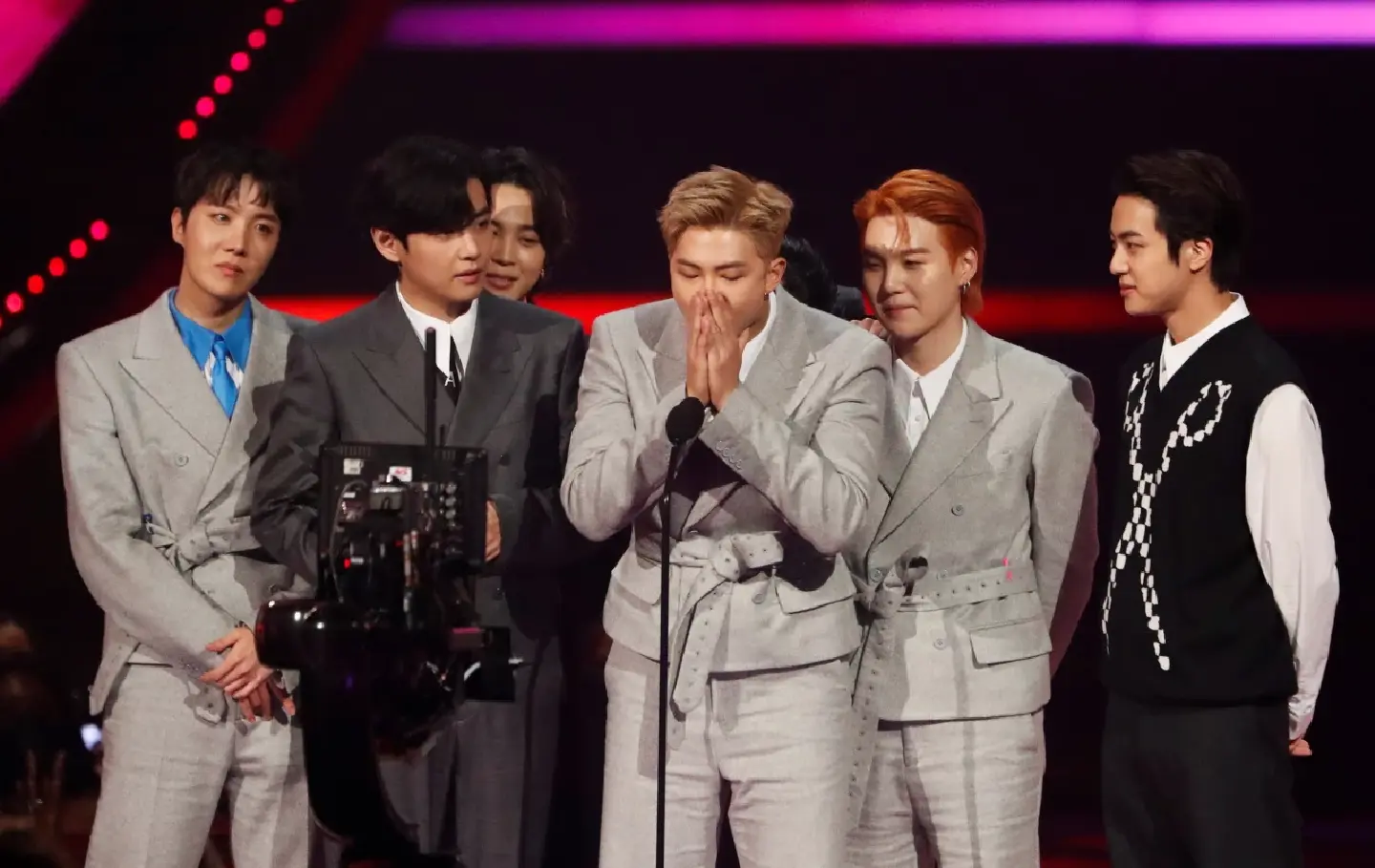 BTS writes history as the first Asian act to win top prize at AMAs BTS writes history as the first Asian act to win top prize at AMAs