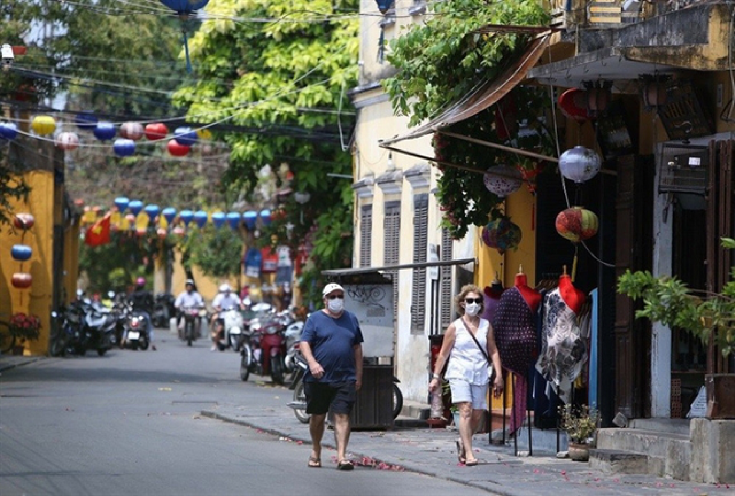 Foreign tourists can visit Vietnam this month
