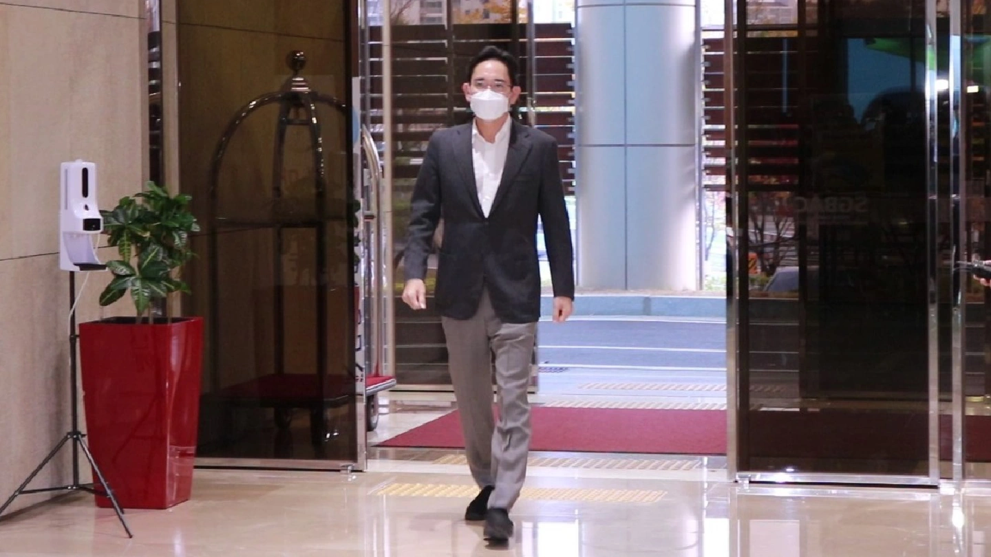 Samsung’s Lee Jae-yong departs for US for chips, vaccine; signals his return to management