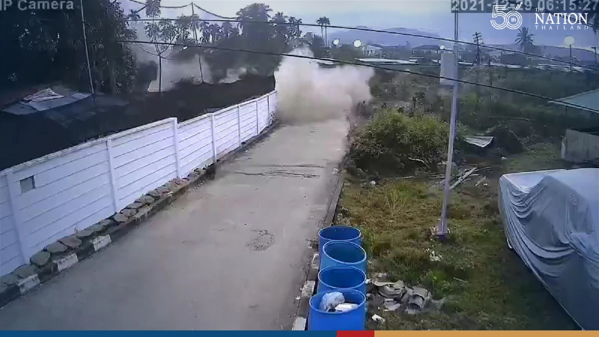 Bomb set off by 2 insurgents damages Narathiwat Army command centre