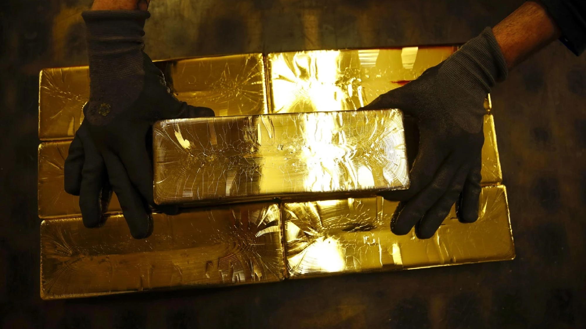 Gold edges higher as traders weigh record covid-19 infections