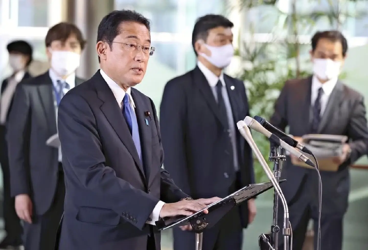 Learning from past mistakes, Japan aims preemptive strike at omicron Learning from past mistakes, Japan aims preemptive strike at omicron