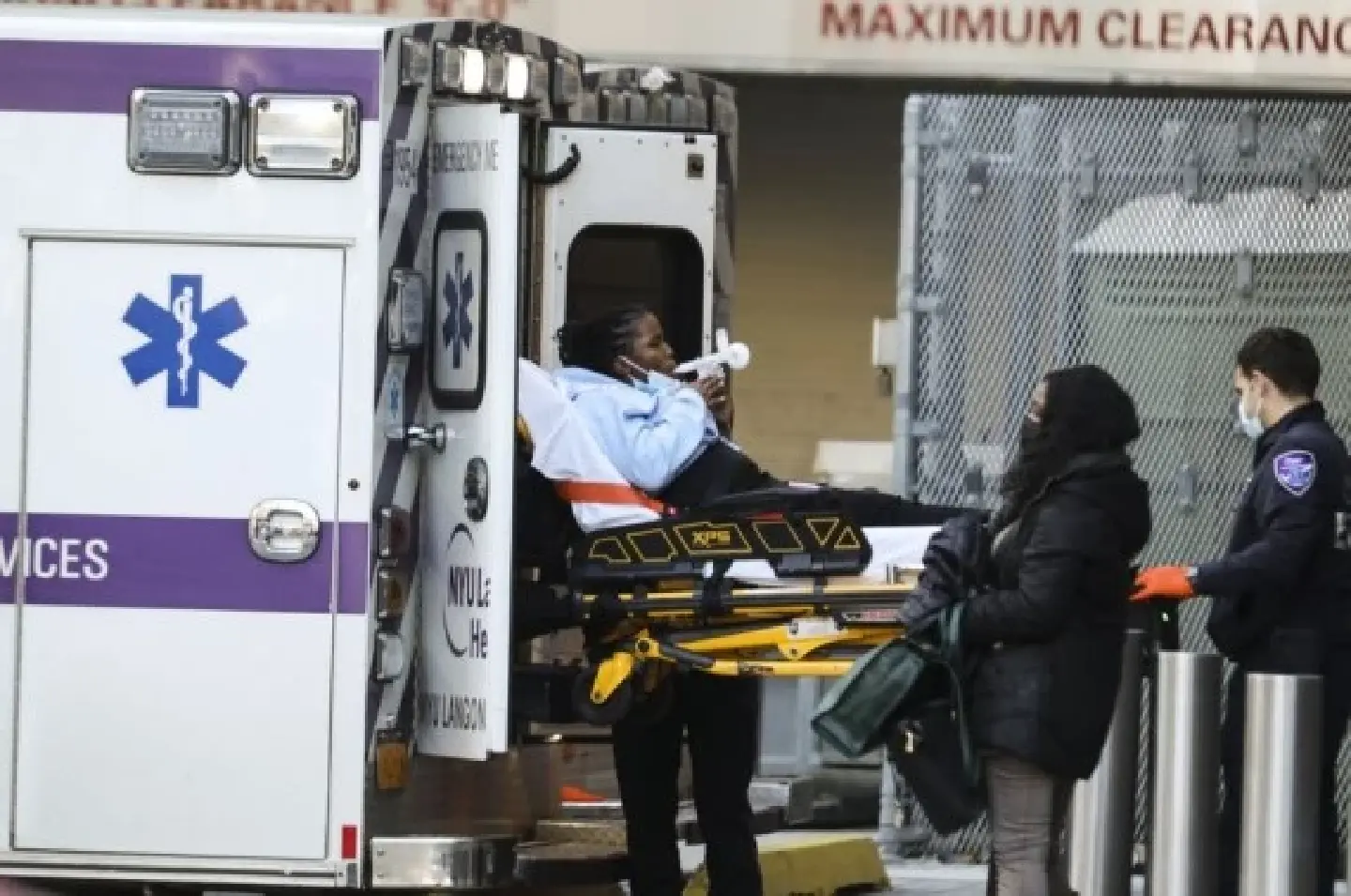 U.S. COVID-19 death toll tops 800,000 U.S. COVID-19 death toll tops 800,000