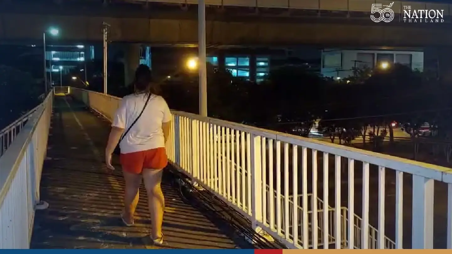 Crossing a pedestrian bridge in Thonburi can cost you your life