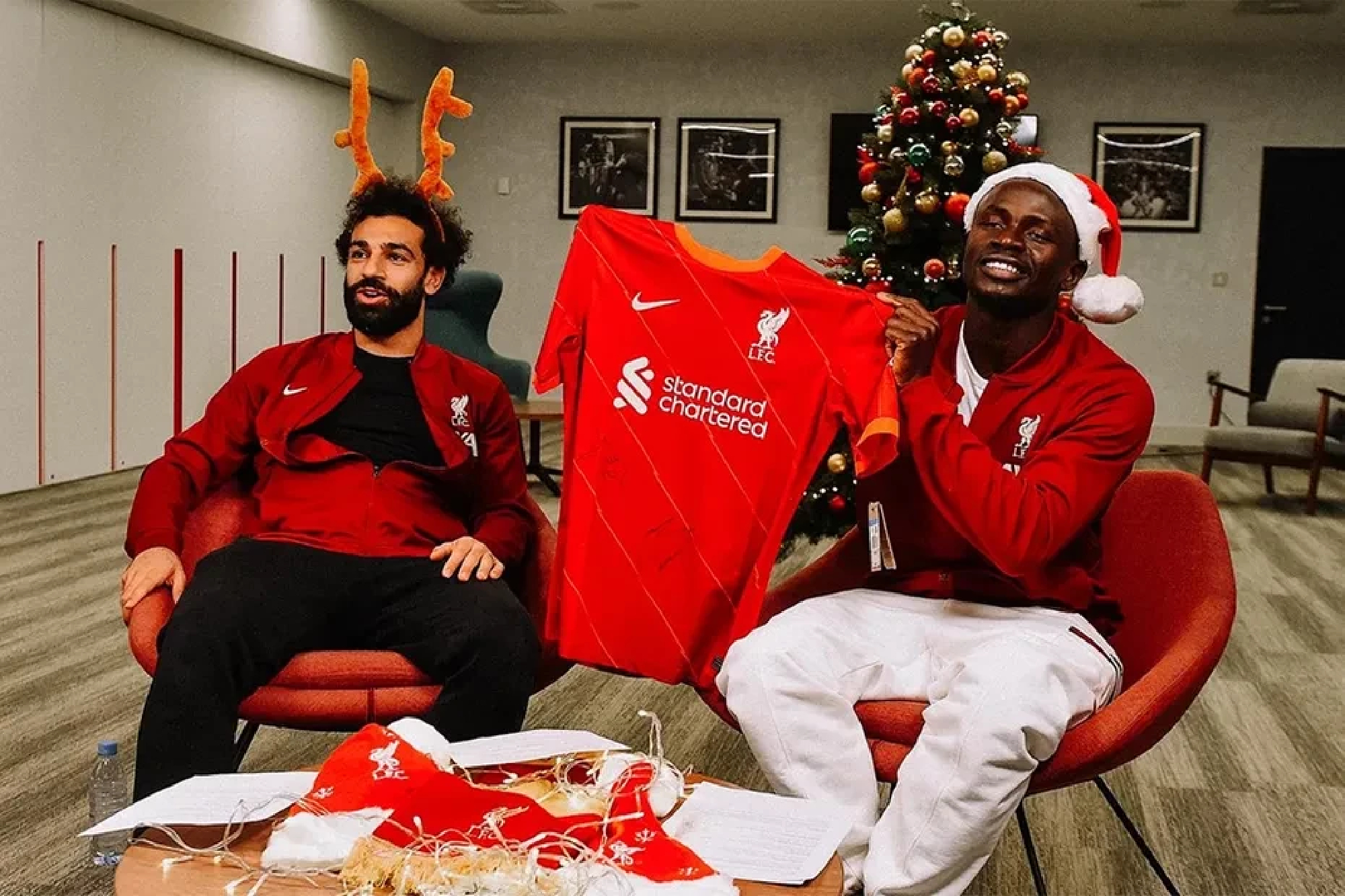 Salah Claus is coming: EPL stars deliver Xmas presents to children in hospital