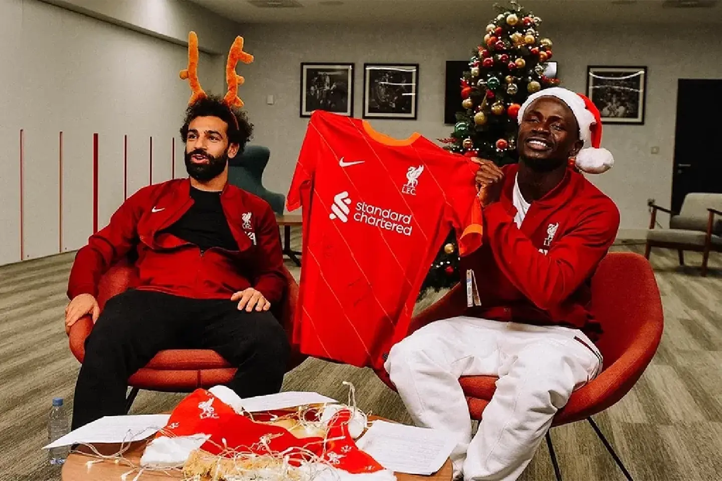 Salah Claus is coming: EPL stars deliver Xmas presents to children in hospital Salah Claus is coming: EPL stars deliver Xmas presents to children in hospital