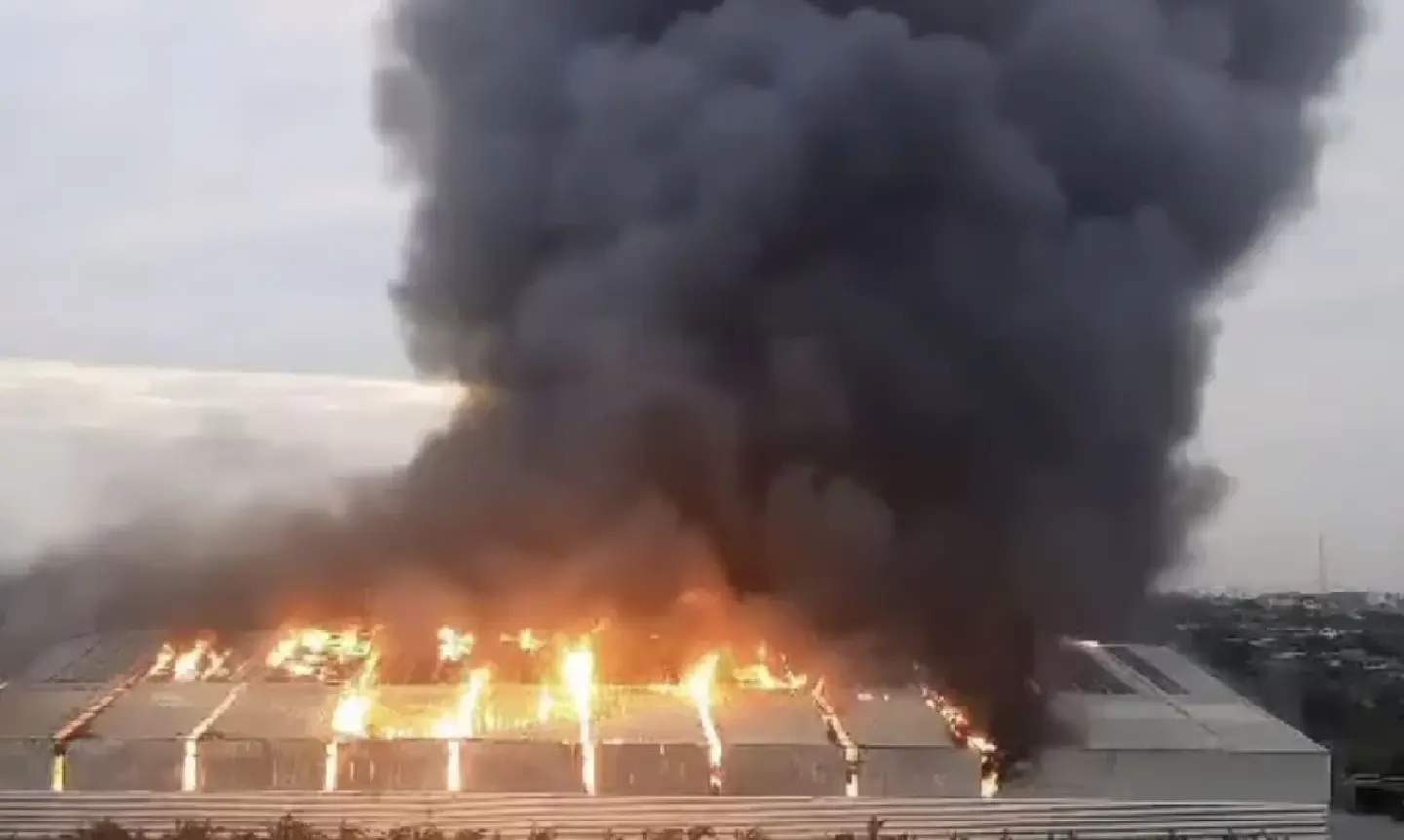 Samut Prakan paper factor estimates 100 million baht damages from Thursday inferno Samut Prakan paper factor estimates 100 million baht damages from Thursday inferno