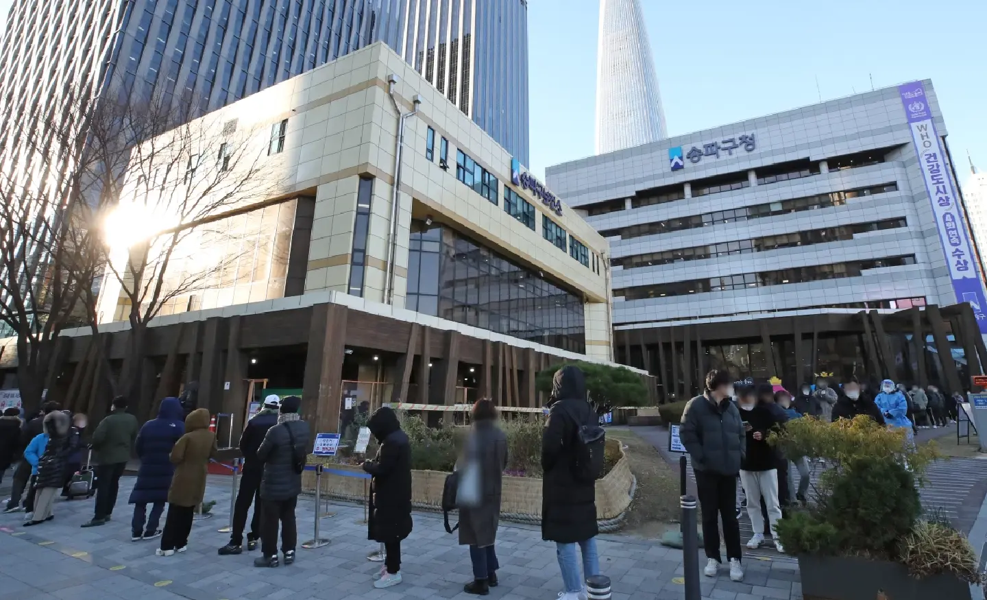 Korea’s daily case count exceeds 5,000 for first time Korea’s daily case count exceeds 5,000 for first time