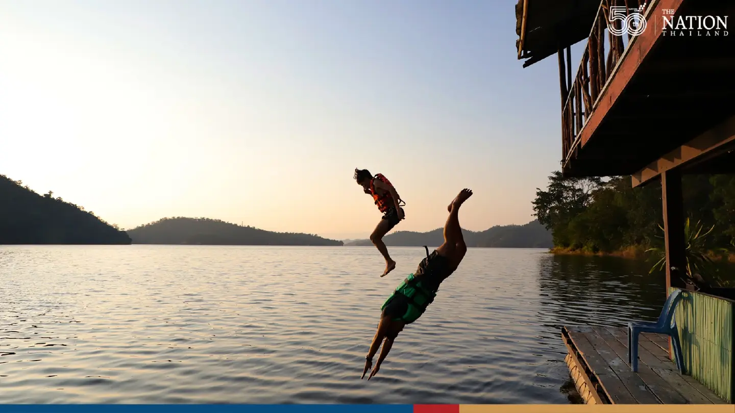 Head to Kanchanaburi’s Srinakarin Dam for starry nights and chilly mornings