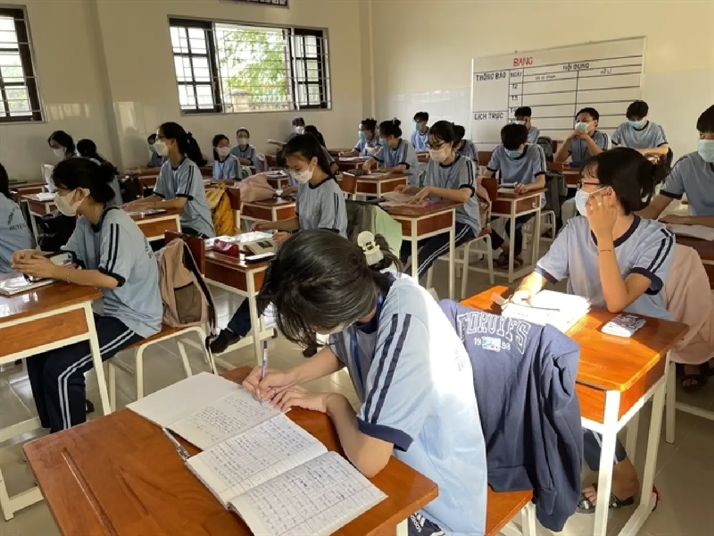 Students in HCM City to have 12 to 30 in-person lessons per week when schools reopen Students in HCM City to have 12 to 30 in-person lessons per week when schools reopen