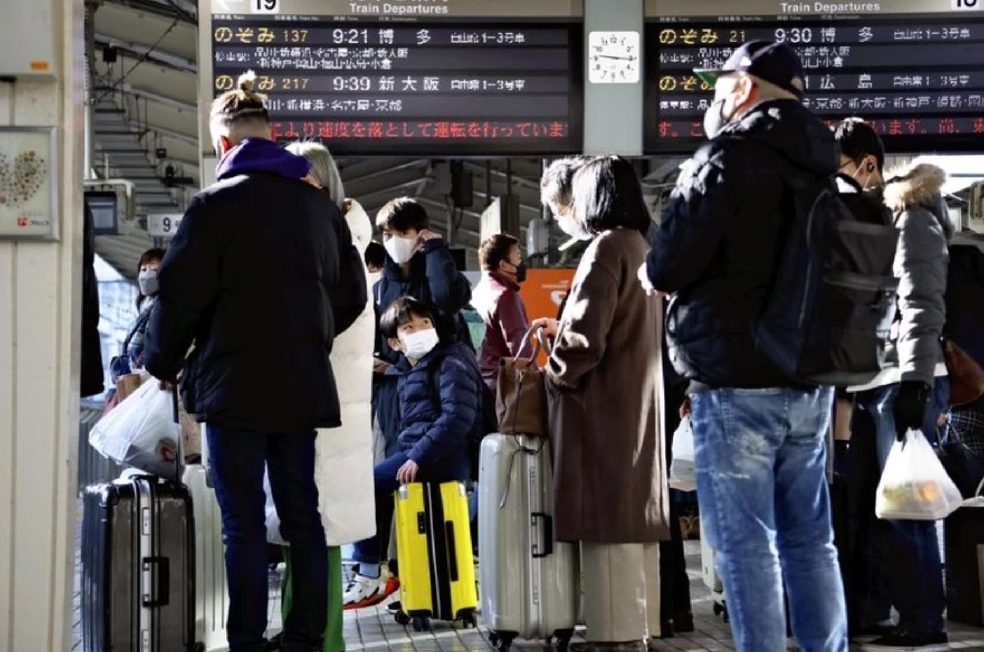 Japan residents heading home for 1st time in 2 years despite surge