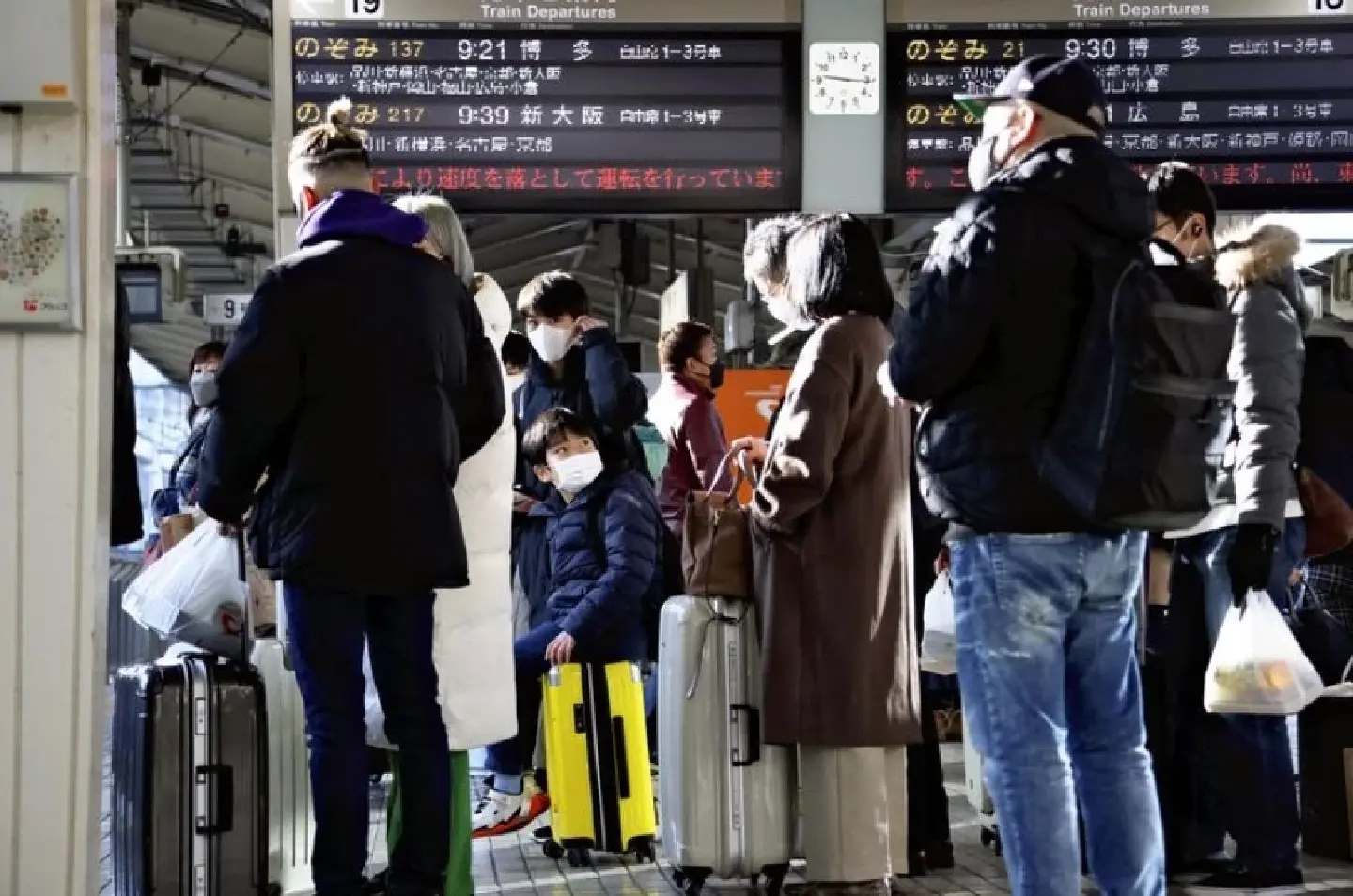 Japan residents heading home for 1st time in 2 years despite surge