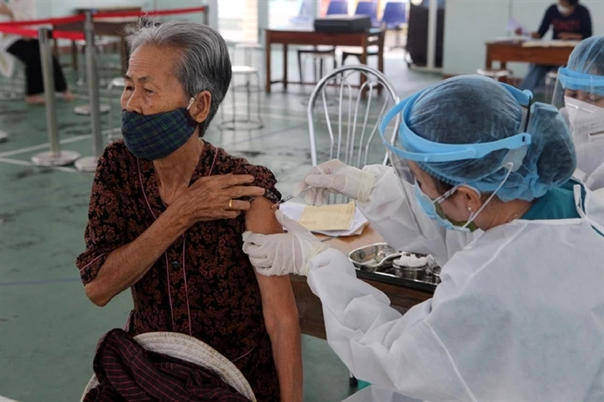 [Vietnam] PM demands stronger anti-pandemic actions in face of Omicron
